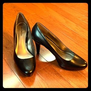 Brand New! Classic Black Leather Heel